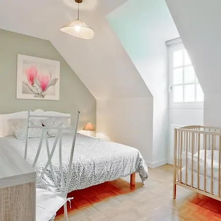 4 Bedroom Stunning In Ferienhaus Omonville-la-Rogue