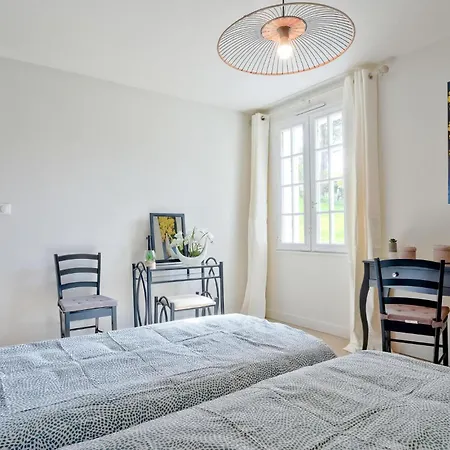 4 Bedroom Stunning In Ferienhaus Omonville-la-Rogue