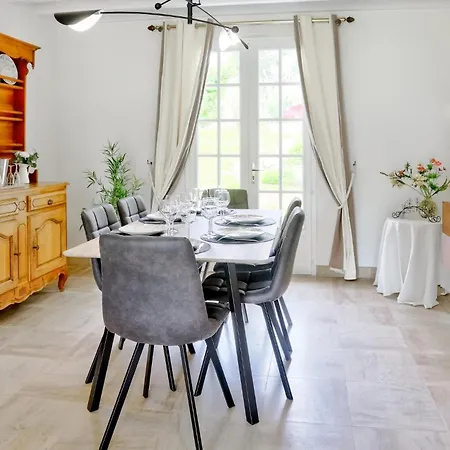4 Bedroom Stunning In Ferienhaus *